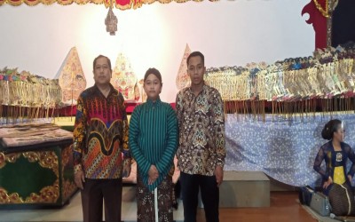 Membanggakan dan mengharukan penampilan Angger “Dalang Anak Espero”  yang tergabung sebagai pengisi acara kategori “Dalang Anak” dalam rangka menyambut Hari Wayang Dunia